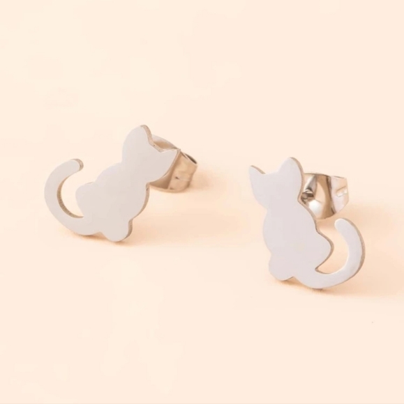 Minimalist Tiny Cat Silhouette Earrings - Picture 6 of 7